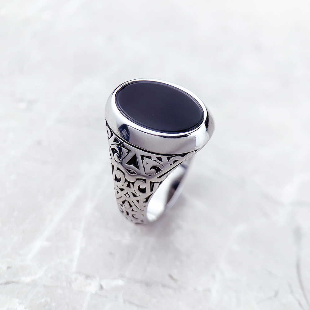 Black Oval Signet Ring Europe  – Mens Signet Ring recenzja i cena