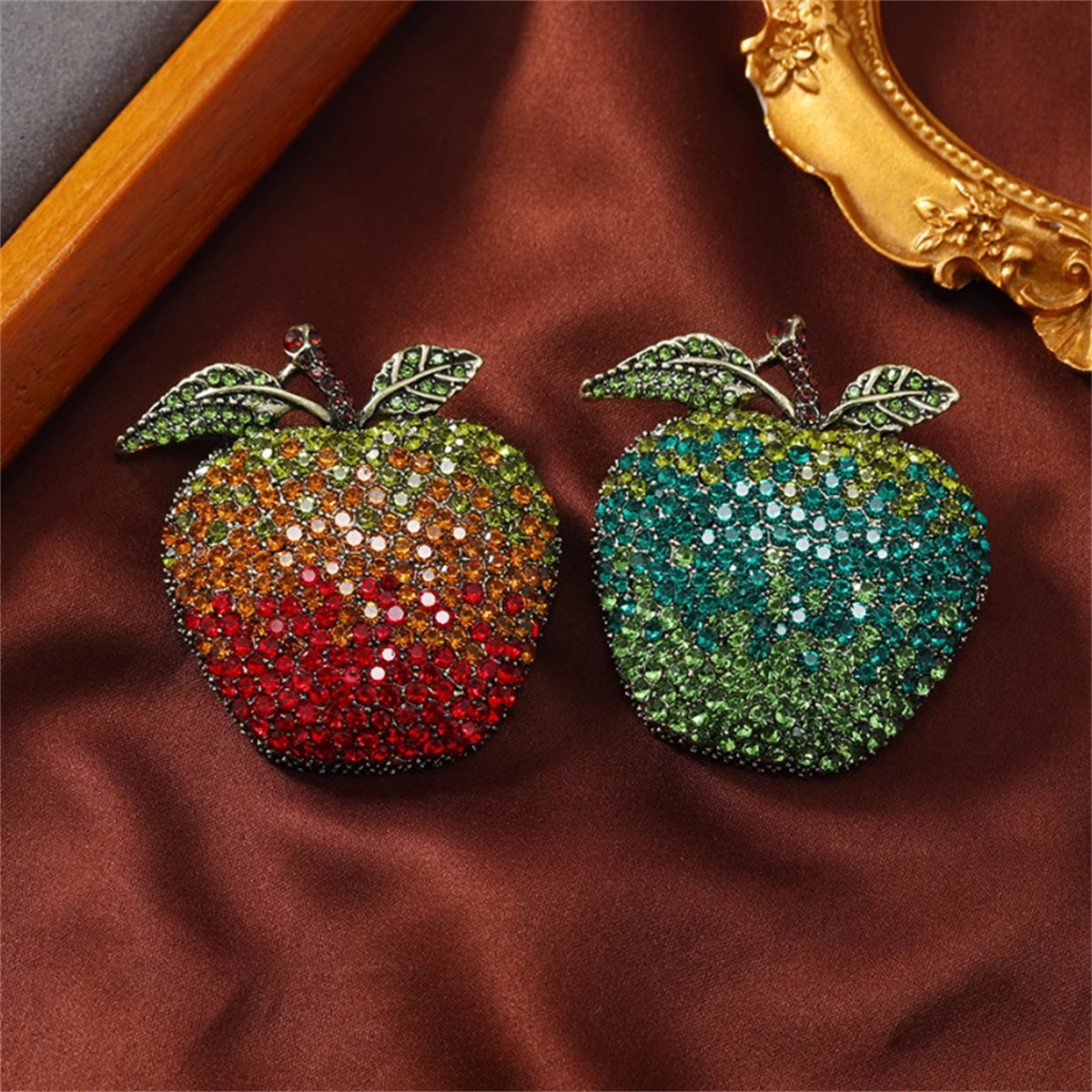 Literary Retro Apple Brooch Ha – Eve Jewelry & Watches Distribuidor Oficial Rolex recenzja i cena
