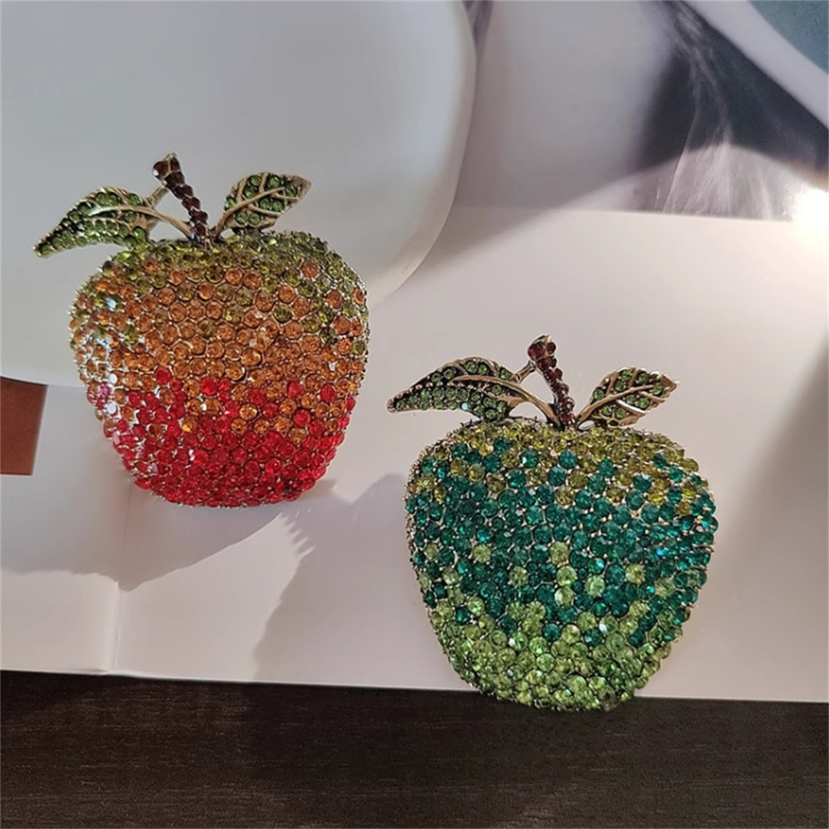 Literary Retro Apple Brooch Ha – Eve Jewelry & Watches Distribuidor Oficial Rolex recenzja i cena